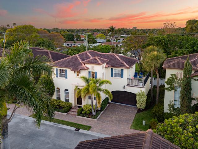71 Via Poinciana Ln, Boca Raton, FL 33487 | MLS #B26008
