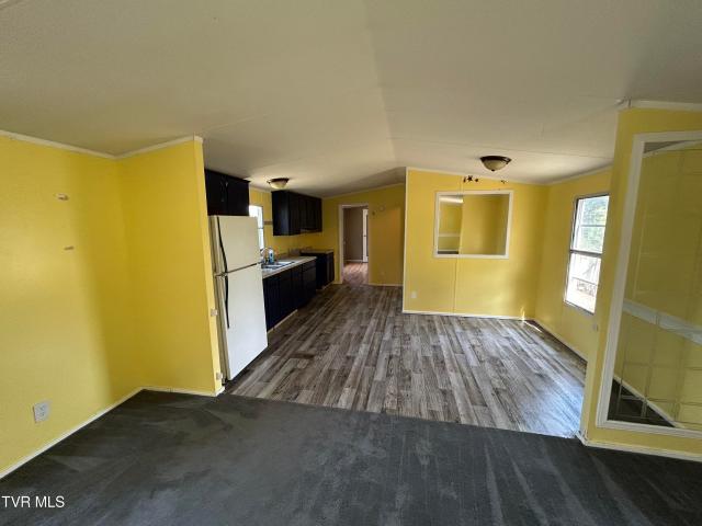 71 Whispering Road