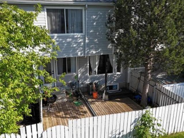 71 Amberly Crest Nw, Edmonton, AB, T5A 2H9 townhouse for sale | Listing ID E4505 | Royal LePage
