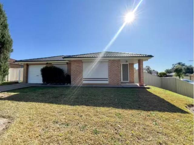 71 Anthony Drive, ROSEMEADOW House for rent Listed by Nichola.