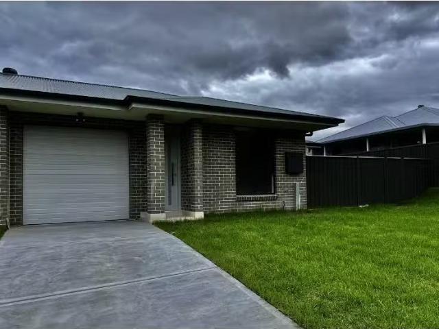 71 Crossing Street, BELLBIRD House for rent Listed by Kathy D.