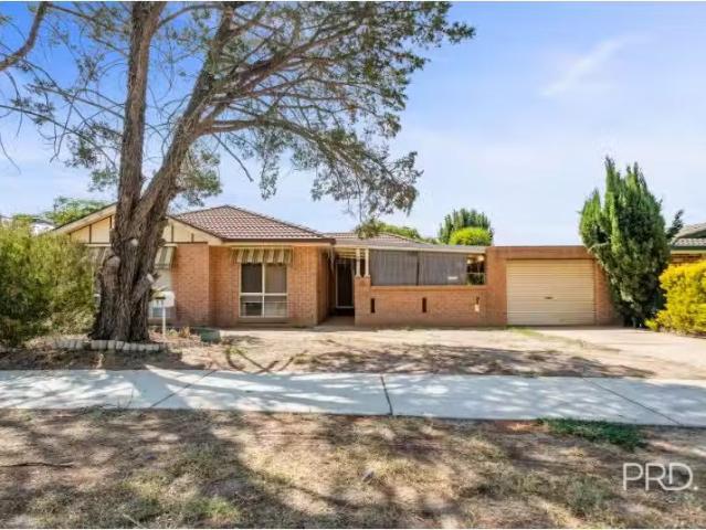 71 Dalman Parkway, Glenfield Park House for rent Listed by Ha.