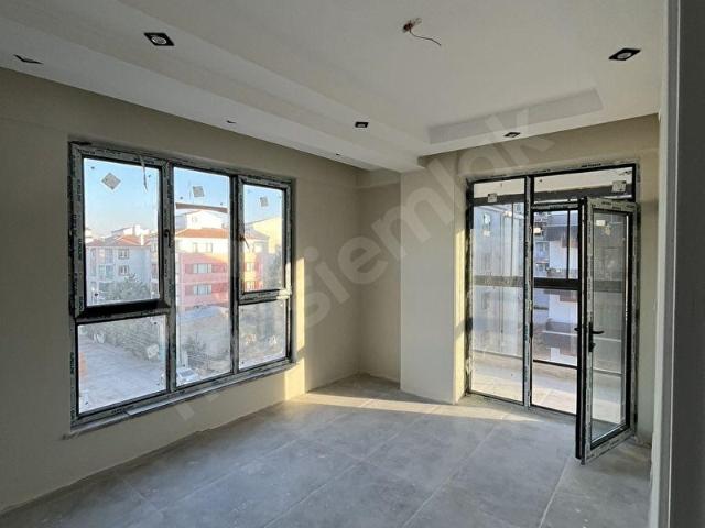71 EVLER MAHALLESİ'NDE MODERN 2+0 SATILIK DAİRE