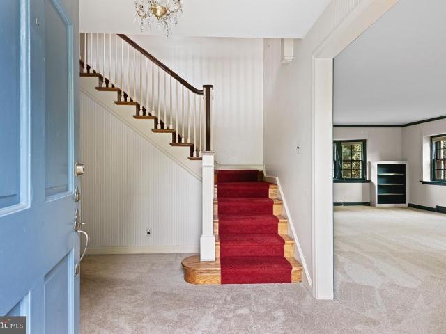 71 Forest Lane