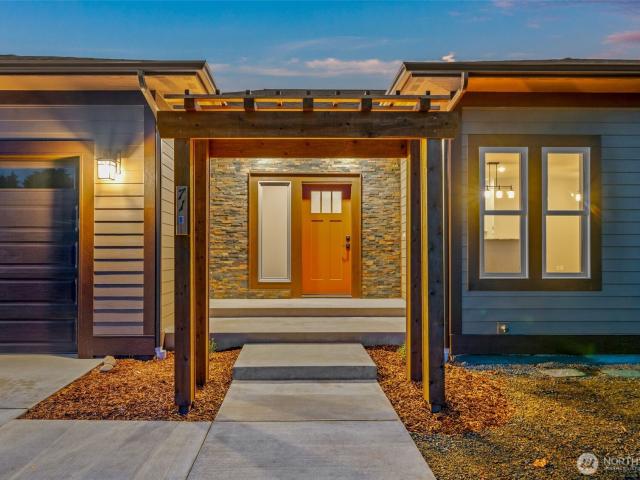 71 Heron Way # A