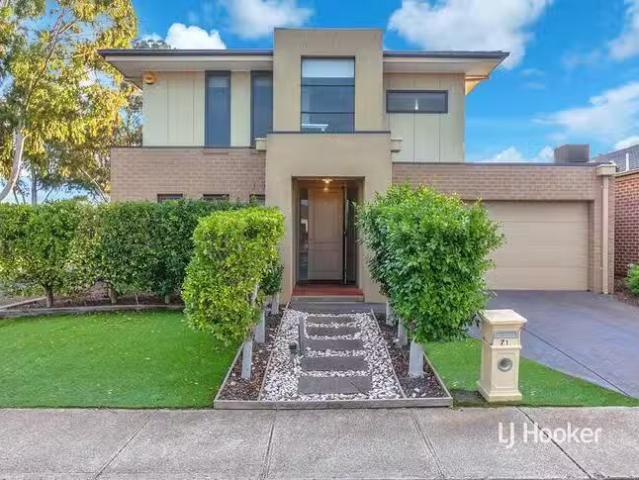 71 Malibu Boulevard, Point Cook, VIC 3030