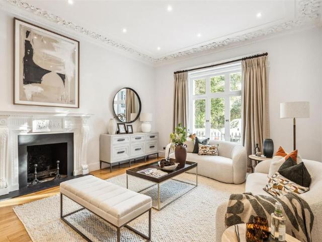 71 Onslow Square, London, SW7 3LS, United Kingdom | 3 bed apartment for rent #130652537 | Rentberry