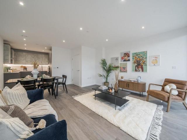 71 Riley House, 6 Headlam Avenue SW4 2 bed apartment to rent £3,000 pcm £692 pw
