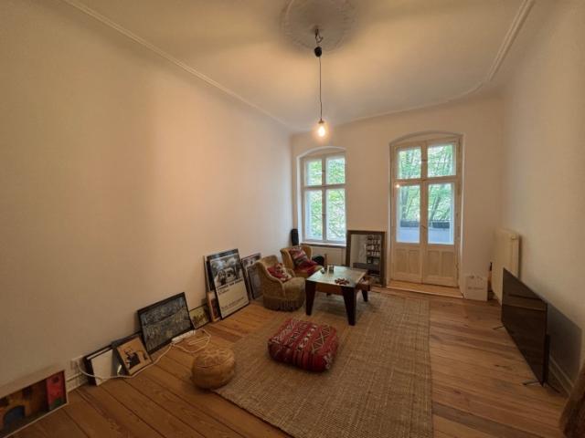 71qm frisch renovierte Altbau Wohnung im Schillerkiez mit Balkon