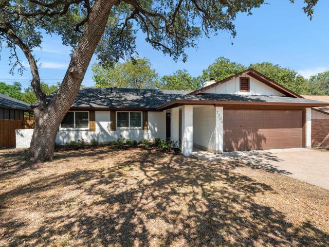 7204 Towering Oaks Dr