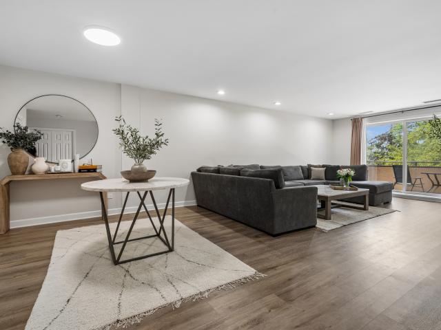 7201 N Lincoln Avenue # 203