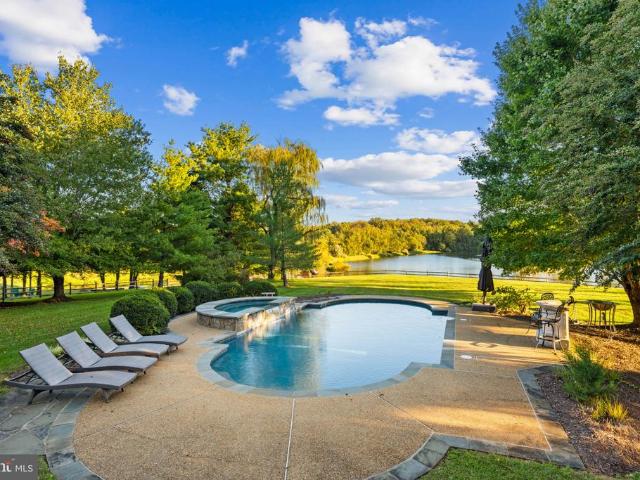 7203 Leeton Court