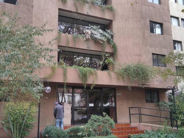 $720.000. Departamento lado metro. 3 dormitorios