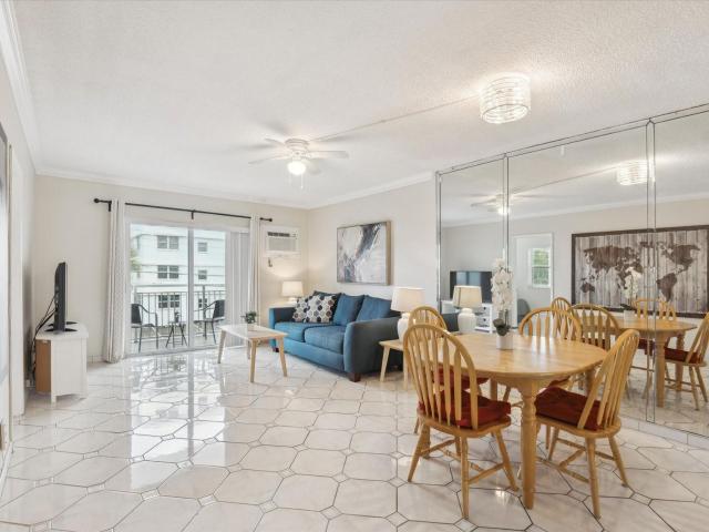 720 Orton Avenue, 206, Fort Lauderdale, FL