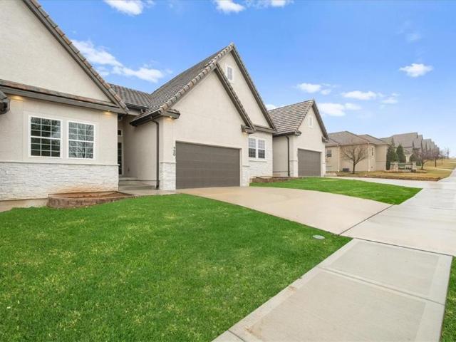 720 NE Lone Hill Dr, Unit B, Lee's Summit, MO 64064 | MLS #2596