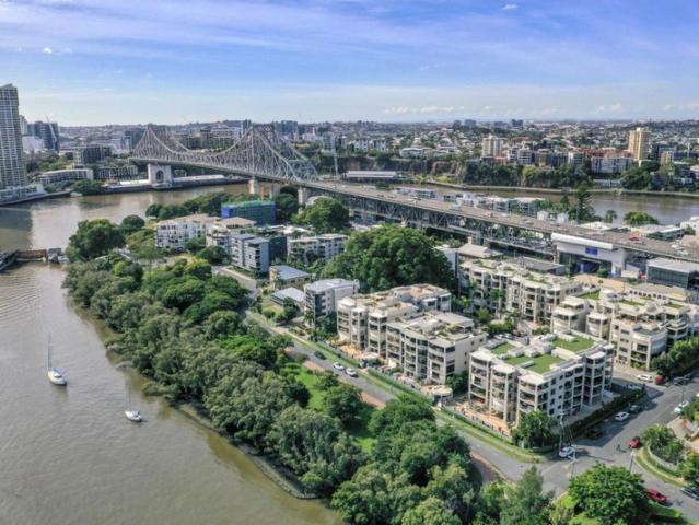 $720K+ Net established permanent portfolio in Kangaroo Point | Resort Brokers ID: MR009403