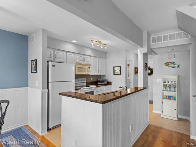 7214 Harbor Drive