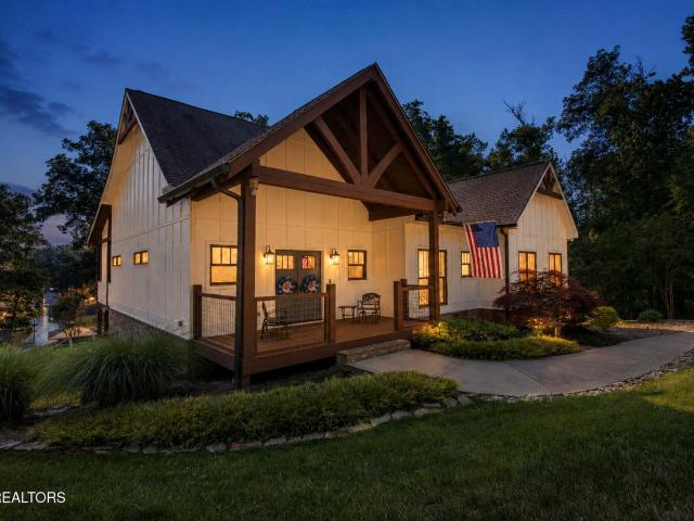 721 Lakeside Coves Way