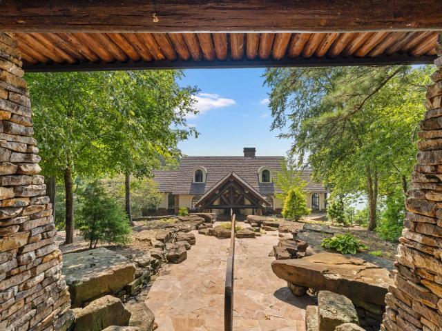 721 Three Point Dr
