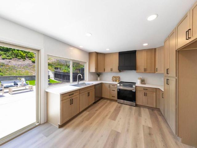 7225 Laura Ct