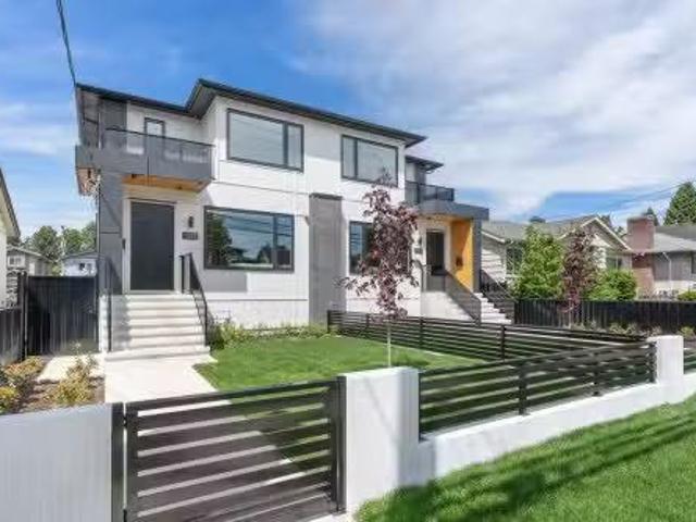 7225 10Th Avenue, Burnaby, BC, V3N 2R7 duplex for sale List.