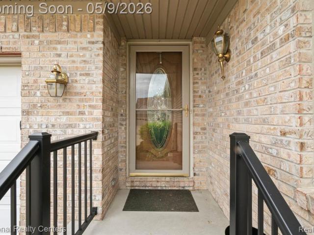 7221 Hawthorne Circle
