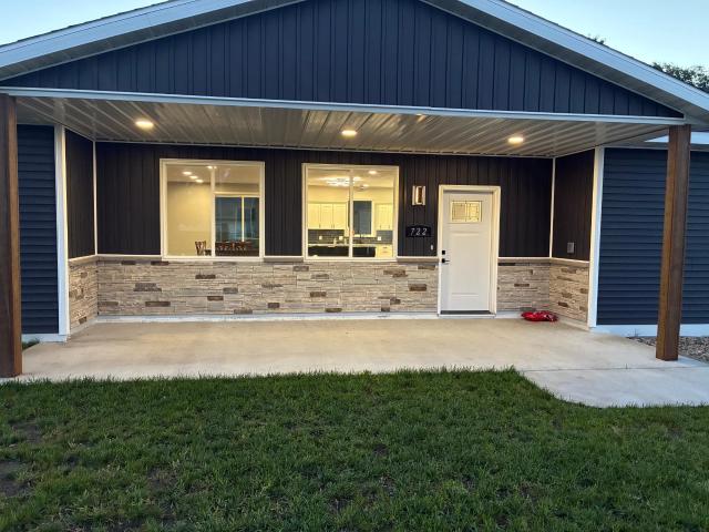 722 Dandrew Lane