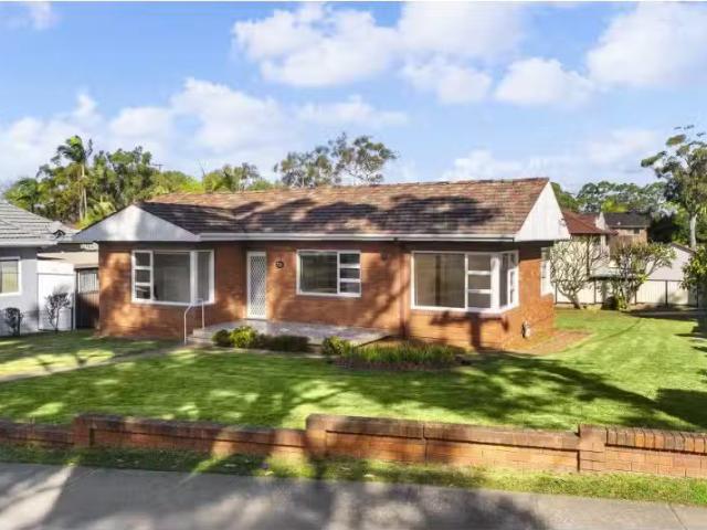 722 Kingsway, Gymea House for rent Listed by Jared Powell of.