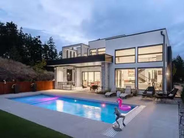 722 Highpointe Place, Kelowna, BC, V1V 2Y3 Luxury House for.