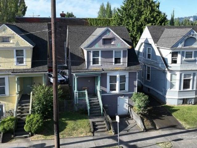722 NE Couch St, Portland, OR 97232