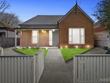 House to rent in Victoria