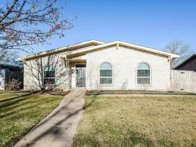 7235 Long Canyon Trail, Dallas, TX 75249 MLS 21132452