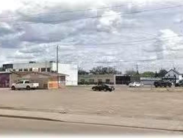 723 1 Street Se, Medicine Hat, AB, T1A 0B3 commercial for le.