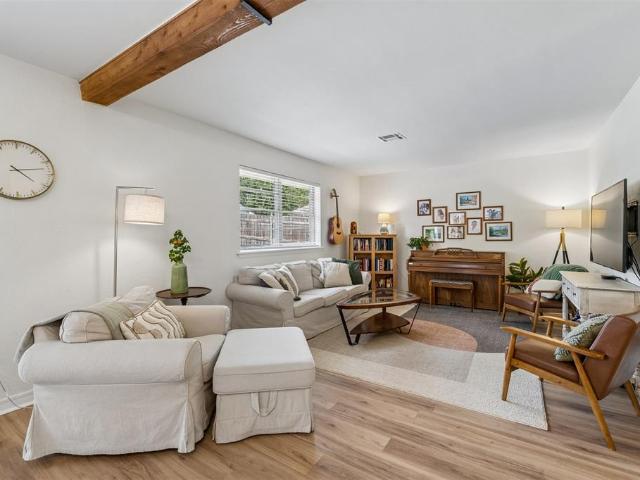 723 E 27th Place