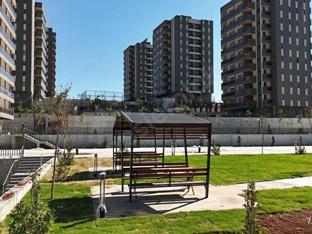 724 GÜVENLİKLİ HAVUZLU GENİŞ OTURUMLU 1+1 SIFIR DAİRE