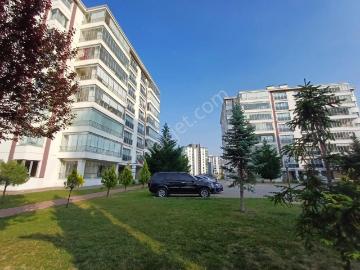 7/24 Güvenlik / Geniş Peyzajlı Sitede 4+1 Kiralık Daire