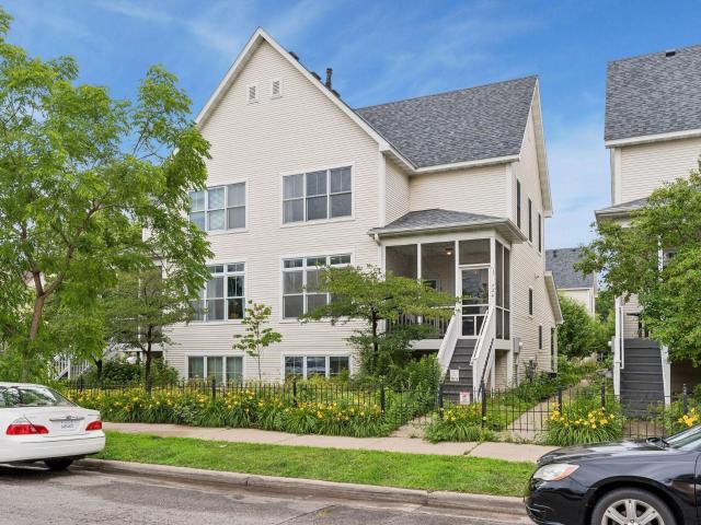 724 E 25th Street