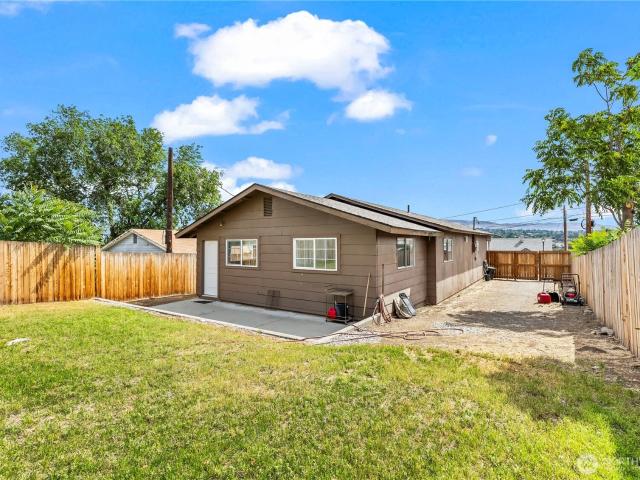 724 S Chelan Ave, Wenatchee, WA 98801 | MLS #2459