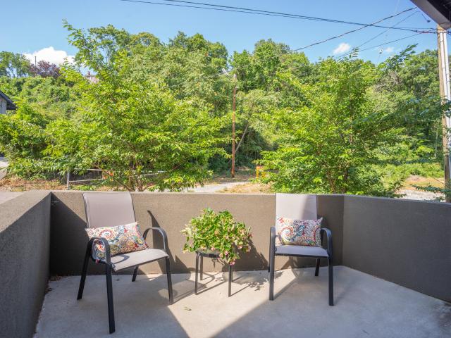 724 W Bell Avenue