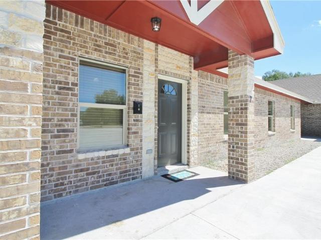 724 W Kleberg Avenue