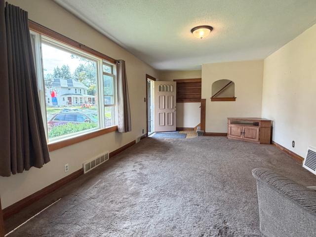 725 E 5th Street N