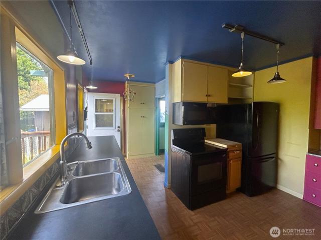 725 Euclid Way