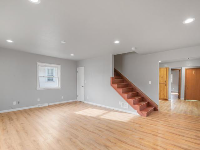 725 N IRWIN Avenue