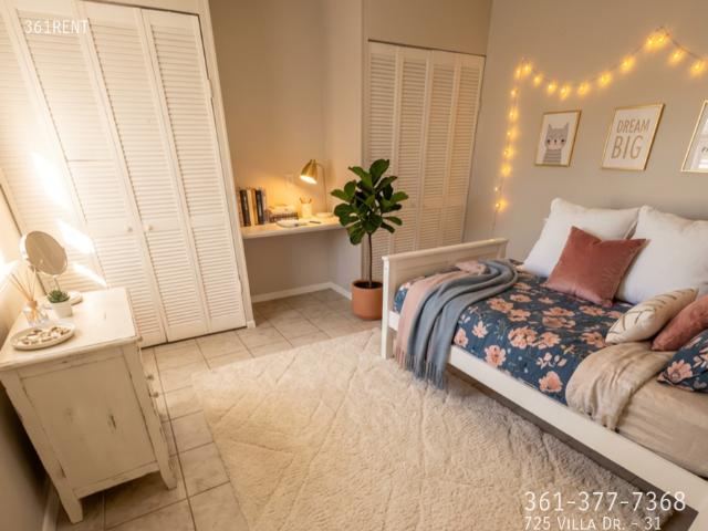 725 Villa Dr 1 bed, 1 full and 1 half bath