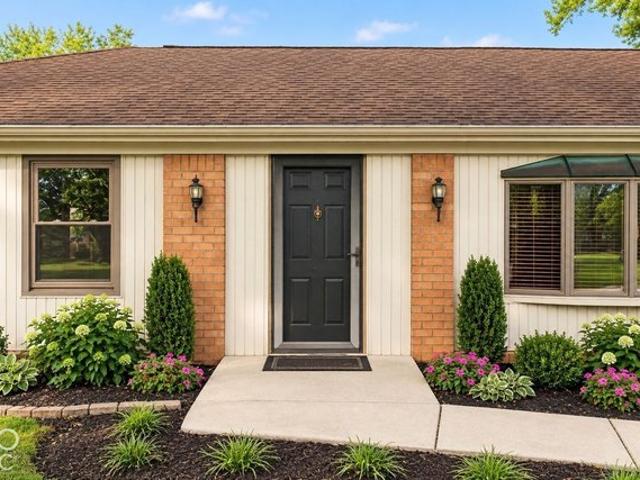7260 Crest Ln, Indianapolis, IN 46256