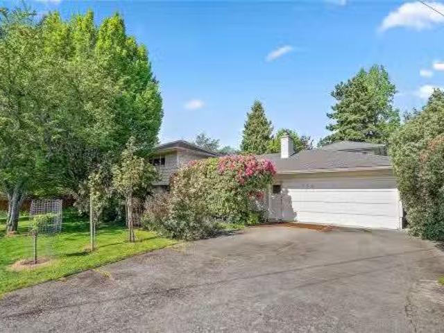 726 Rockheights Ave, Esquimalt, BC, V9A 6J3 house for sale.