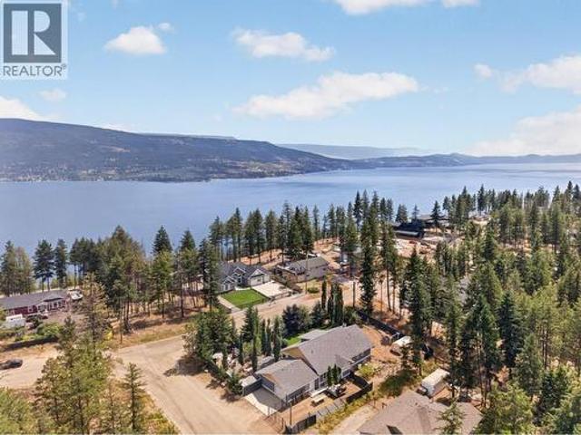7272 Dunwaters Road, Kelowna, BC, V1Z 3W4 house for sale | Listing ID 10395 | Royal LePage