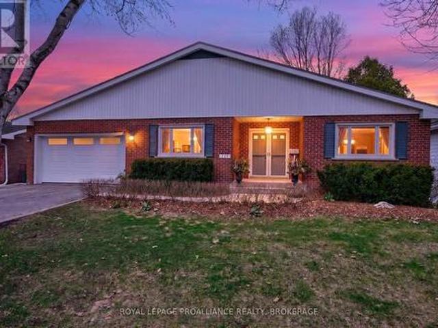 727 Aylmer Crescent, Kingston South Of Taylor Kidd Blvd, ON, K7M 6E5 house for sale | Listing ID X13034 | Royal LePage