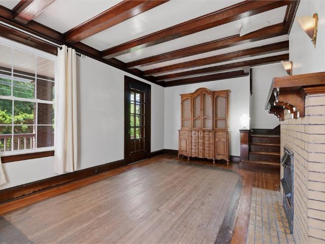 727 High St