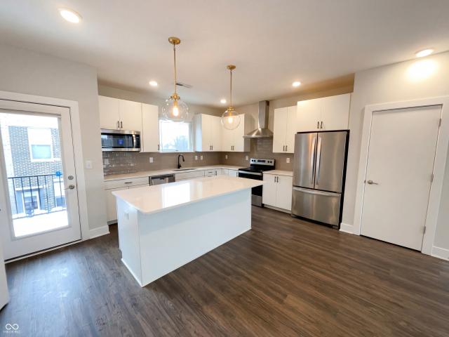 727 N Illinois St, Unit 208, Indianapolis, IN 46204 | MLS #22083